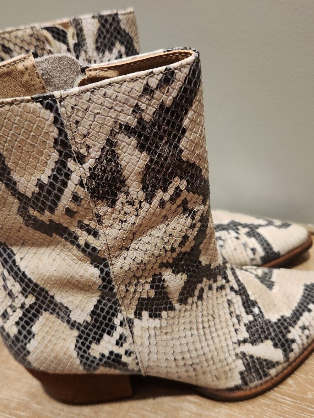Like new Matisse Women's Caty Snake Print Booties - Round Toe